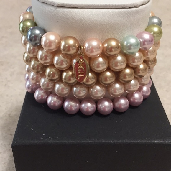 Kenneth Jay Lane Jewelry - KENNETH JAY LANE 2009 7 PC PEARL BRACELET SET